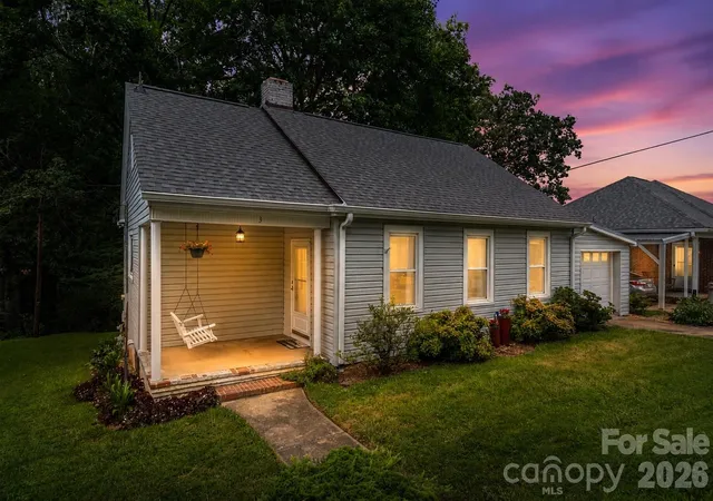 Photo 2 of Single family home for sale at 3 Enka Oak St, Candler, NC 28715 | MLS# 4404679 | Listing updated on 2026-08-26