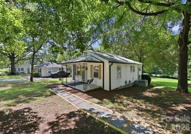 Photo 1 of Single family home for sale at 74 Pinecrest Dr Sw, Concord, NC 28027 | MLS# 4404685 | Listing updated on 2026-08-31