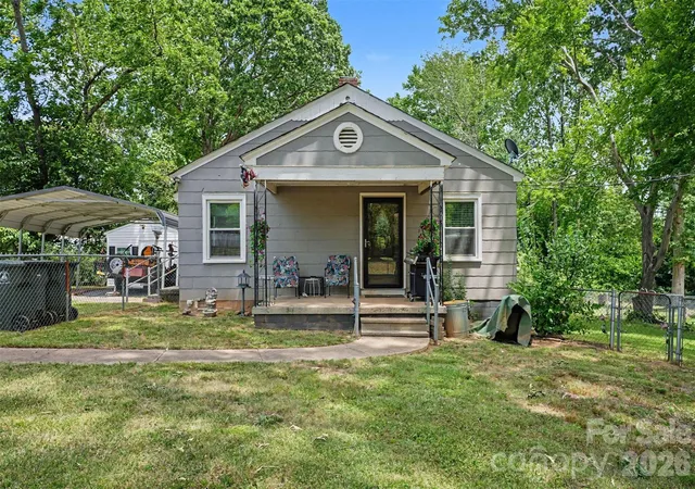 1st image of 109 S Pine St, Lowell, NC 28098 | MLS# 4404707