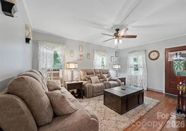 4th image of 109 S Pine St, Lowell, NC 28098 | MLS# 4404707