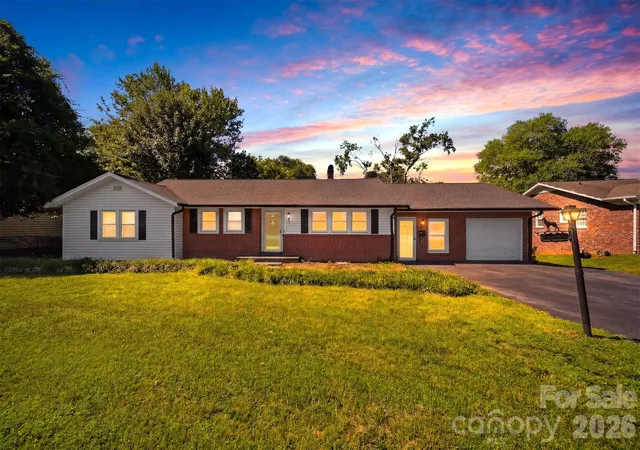 1st image of 321 16th Ave Nw, Hickory, NC 28601 | MLS# 4404709
