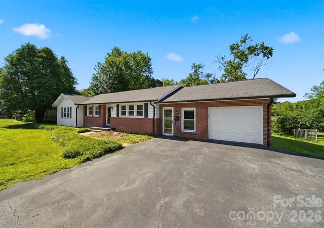 Photo 3 of Single family home for sale at 321 16th Avenue Nw, Hickory, NC 28601 | MLS# 4404709 | Listing updated on 2026-09-16