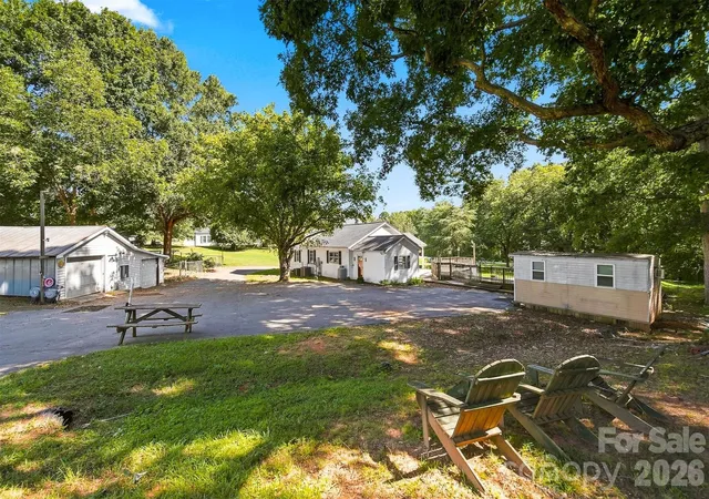 Photo 3 of Single family home for sale at 1261 Davis Rd, Lincolnton, NC 28092 | MLS# 4404751 | Listing updated on 2026-09-28