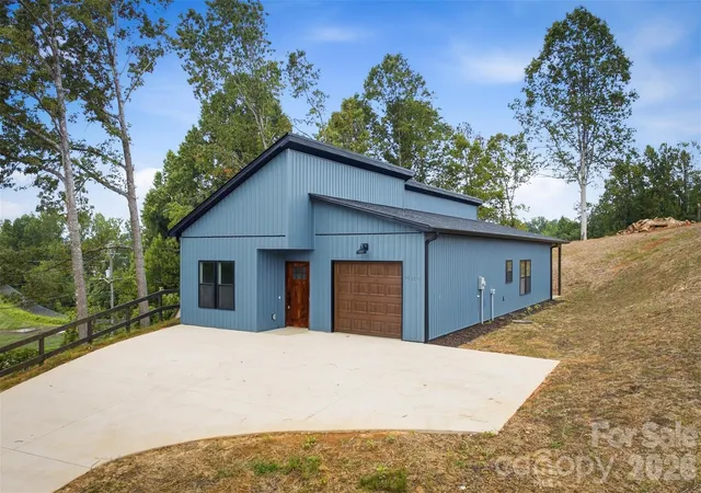 Photo 1 of Single family home for sale at 909 Overlook Dr Sw, Lenoir, NC 28645 | MLS# 4404771 | Listing updated on 2026-09-25
