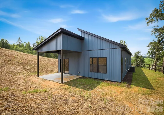 Photo 3 of Single family home for sale at 909 Overlook Dr Sw, Lenoir, NC 28645 | MLS# 4404771 | Listing updated on 2026-09-25