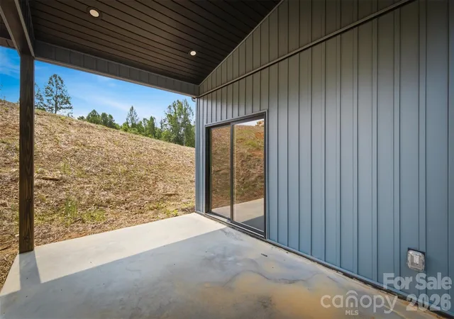 Photo 3 of Single family home for sale at 909 Overlook Dr SW, Lenoir, NC 28645 | MLS# 4404771 | Listing updated on 2026-09-25