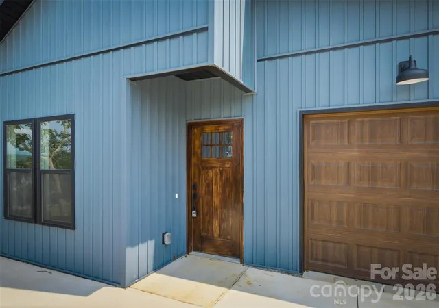 Photo 4 of Single family home for sale at 909 Overlook Dr SW, Lenoir, NC 28645 | MLS# 4404771 | Listing updated on 2026-09-25
