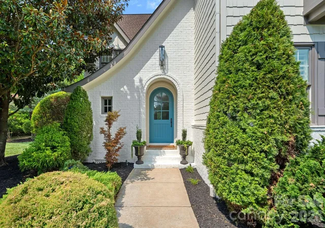 Photo 3 of Single family home for sale at 137 Torrence Chapel Rd, Mooresville, NC 28117 | MLS# 4404777 | Listing updated on 2026-09-30