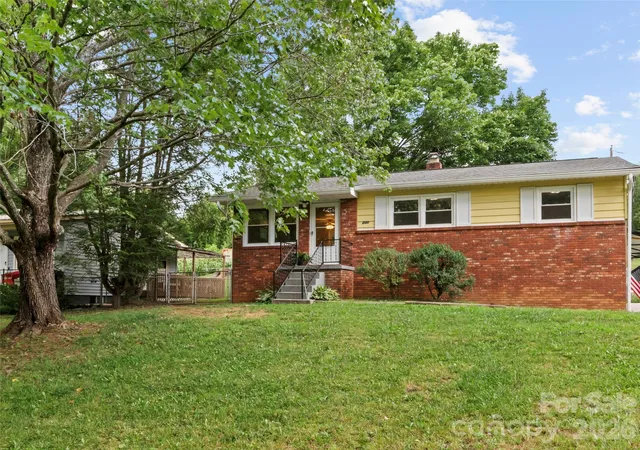 Photo 2 of Single family home for sale at 230 School Rd E, Asheville, NC 28803 | MLS# 4404778 | Listing updated on 2026-09-23