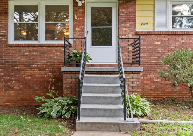 Photo 3 of Single family home for sale at 230 School Rd E, Asheville, NC 28803 | MLS# 4404778 | Listing updated on 2026-09-23