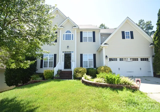 Photo 1 of Single family home for sale at 6629 Pattonsburg Dr, Charlotte, NC 28213 | MLS# 4404779 | Listing updated on 2026-10-01