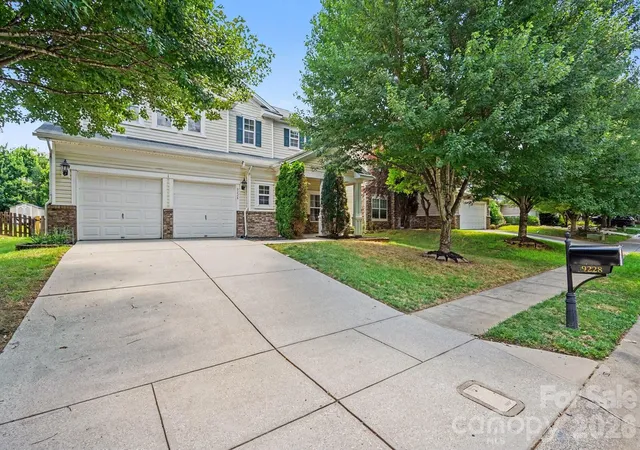 Photo 2 of Single family home for sale at 9228 Seamill Rd, Charlotte, NC 28278 | MLS# 4404827 | Listing updated on 2026-08-03