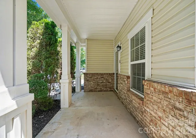 Photo 2 of Single family home for sale at 9228 Seamill Rd, Charlotte, NC 28278 | MLS# 4404827 | Listing updated on 2026-08-03