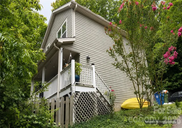 Photo 3 of Single family home for sale at 18 Old W Chapel Rd, Asheville, NC 28803 | MLS# 4404864 | Listing updated on 2026-10-02