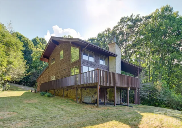 Photo 1 of Single family home for sale at 300 Buck Dr, Hot Springs, NC 28743 | MLS# 4404873 | Listing updated on 2026-08-31