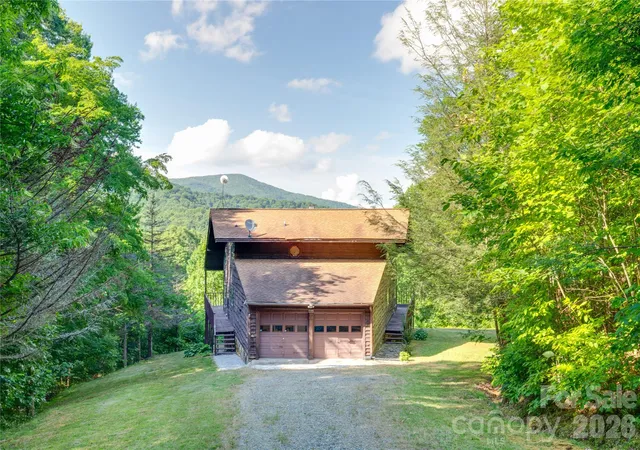 Photo 4 of Single family home for sale at 300 Buck Dr, Hot Springs, NC 28743 | MLS# 4404873 | Listing updated on 2026-08-31