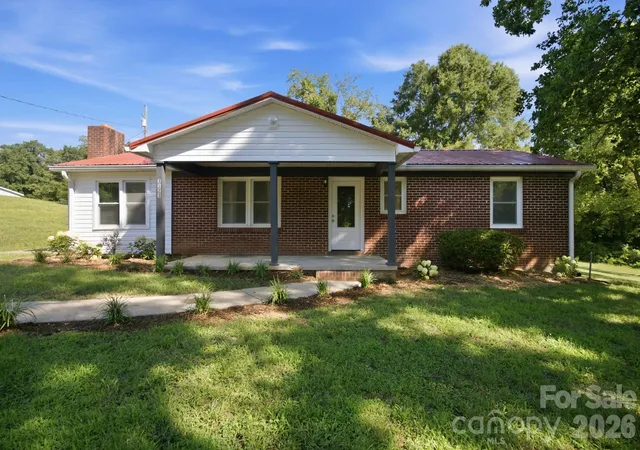 Single family home for sale at 3123 Castle Ave, Hickory, NC 28601 | MLS# 4404903
