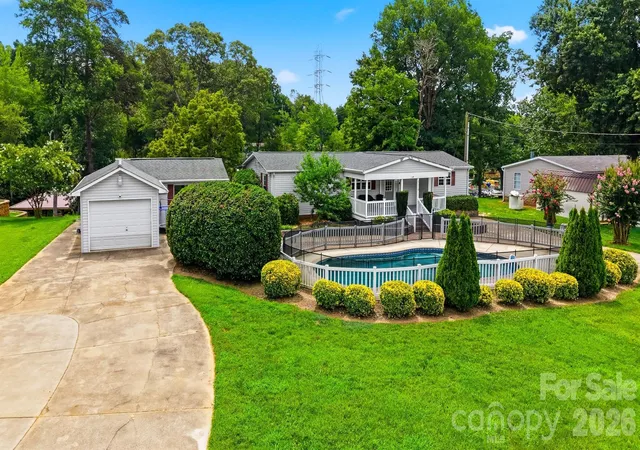 Photo 3 of Single family home for sale at 4520 Lake Dr, Sherrills Ford, NC 28673 | MLS# 4404925 | Listing updated on 2026-09-25