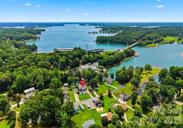 42nd image of 4520 Lake Dr, Sherrills Ford, NC 28673 | MLS# 4404925