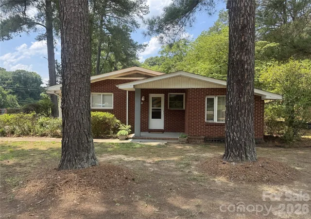 Photo 1 of Single family home for sale at 709 Sunset Dr, Salisbury, NC 28147 | MLS# 4404940 | Listing updated on 2026-07-20
