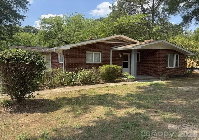 Photo 3 of Single family home for sale at 709 Sunset Dr, Salisbury, NC 28147 | MLS# 4404940 | Listing updated on 2026-07-20