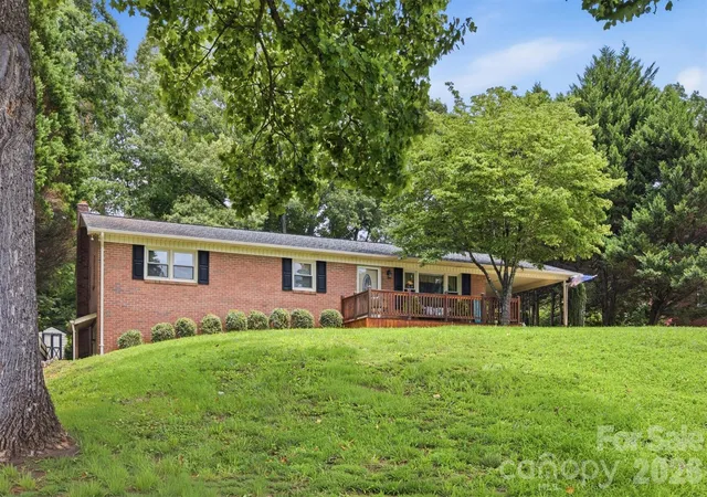 Photo 3 of Single family home for sale at 2516 Corolla Hills Dr, Lenoir, NC 28645 | MLS# 4404948 | Listing updated on 2026-09-25