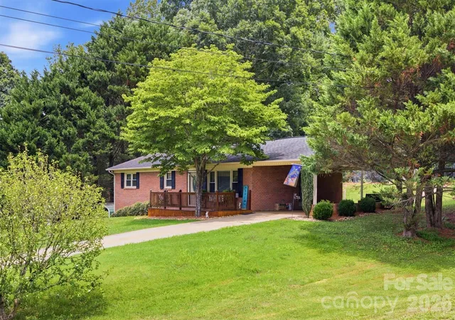 Photo 3 of Single family home for sale at 2516 Corolla Hills Dr, Lenoir, NC 28645 | MLS# 4404948 | Listing updated on 2026-09-25