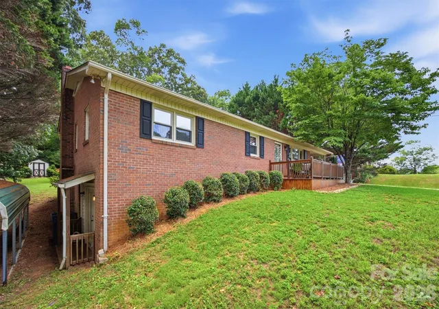 Photo 4 of Single family home for sale at 2516 Corolla Hills Dr, Lenoir, NC 28645 | MLS# 4404948 | Listing updated on 2026-09-25