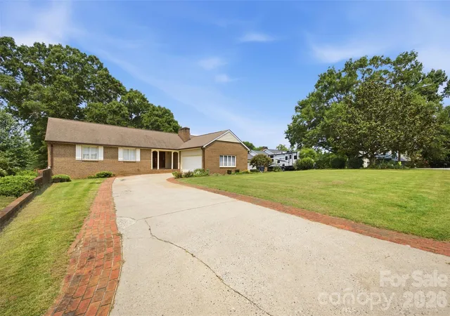 2nd image of 3721 9th Street Dr Ne, Hickory, NC 28601 | MLS# 4404973