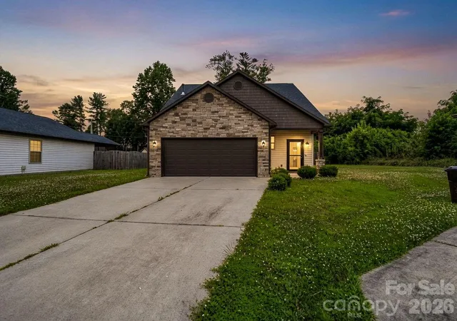 Photo 1 of Single family home for sale at 198 N River Rd, Fletcher, NC 28732 | MLS# 4404977 | Listing updated on 2026-08-26