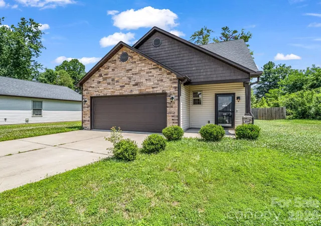 Photo 2 of Single family home for sale at 198 N River Rd, Fletcher, NC 28732 | MLS# 4404977 | Listing updated on 2026-08-26
