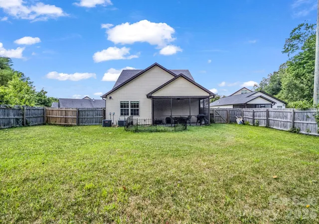 Photo 4 of Single family home for sale at 198 N River Rd, Fletcher, NC 28732 | MLS# 4404977 | Listing updated on 2026-08-26
