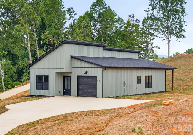 Photo 1 of Single family home for sale at 913 Overlook Dr Sw, Lenoir, NC 28645 | MLS# 4405017 | Listing updated on 2026-09-25