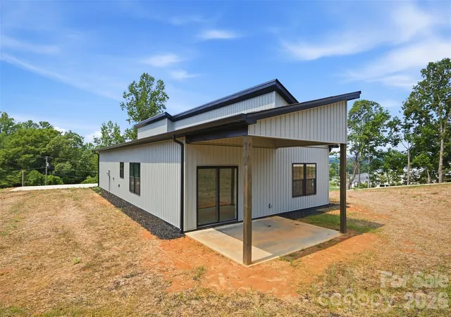 Photo 3 of Single family home for sale at 913 Overlook Dr Sw, Lenoir, NC 28645 | MLS# 4405017 | Listing updated on 2026-09-25