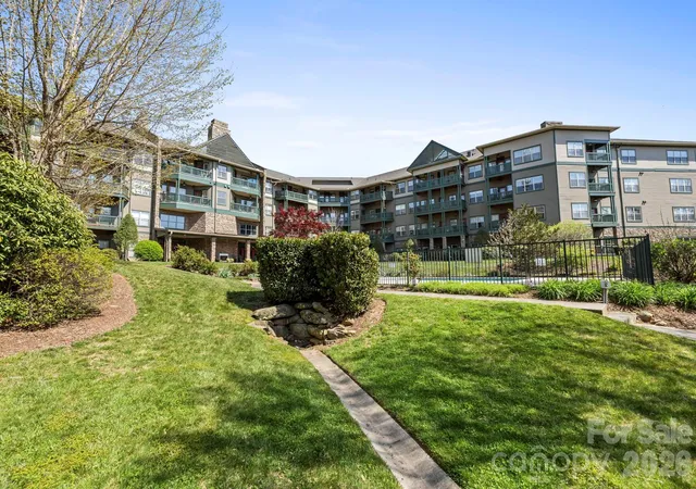 2nd image of 9 Kenilworth Knls, Asheville, NC 28805