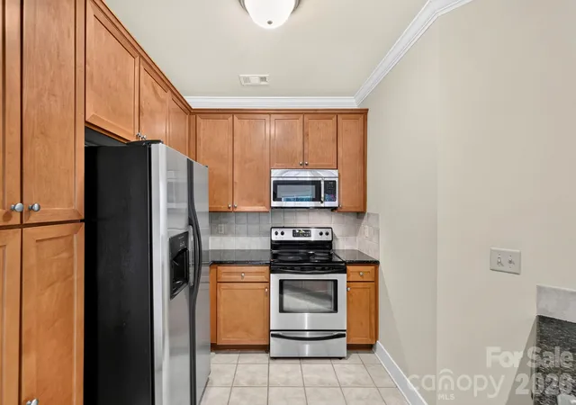 5th image of 9 Kenilworth Knls #303, Asheville, NC 28805 | MLS# 4405032