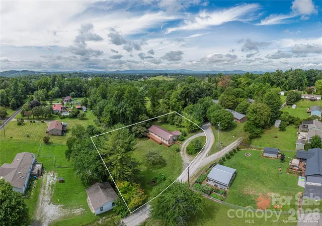 22nd image of 69 Emerald Ln, Hendersonville, NC 28792 | MLS# 4405038