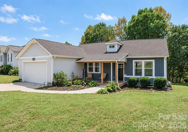 Photo 1 of Single family home for sale at 1544 Farmington Hills Dr, Conover, NC 28613 | MLS# 4405042 | Listing updated on 2026-10-19