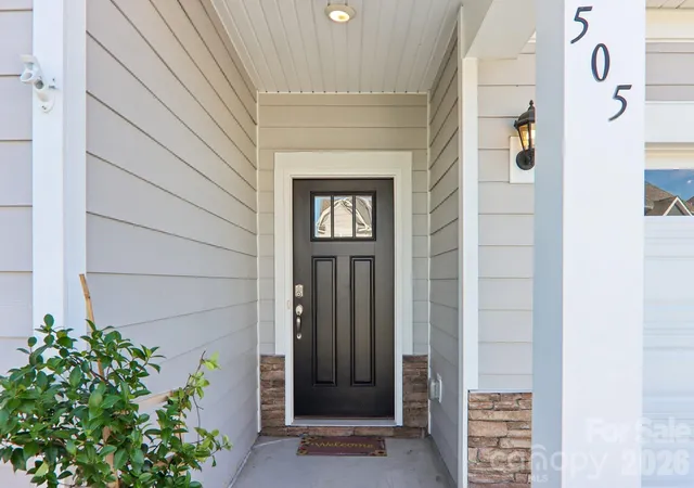 2nd image of 505 Fox Cove Rd, Hendersonville, NC 28792 | MLS# 4405060
