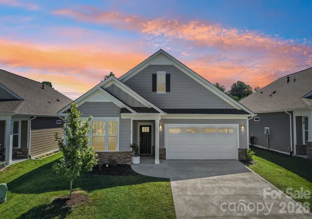 5th image of 505 Fox Cvs Rd, Hendersonville, NC 28792 | MLS# 4405060