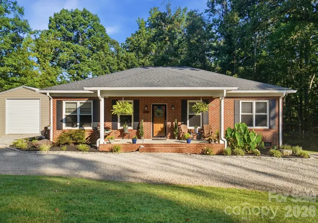Photo 1 of Single family home for sale at 4739 Mountain Is Dr W, Charlotte, NC 28214 | MLS# 4405083 | Listing updated on 2026-09-28