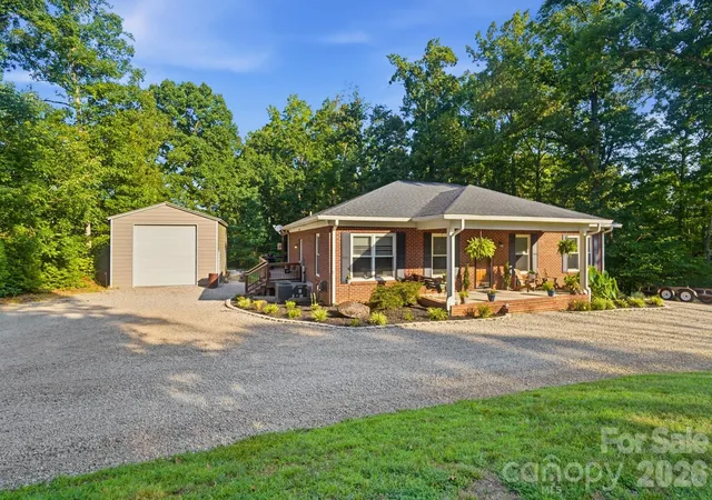 Photo 2 of Single family home for sale at 4739 Mountain Is Dr W, Charlotte, NC 28214 | MLS# 4405083 | Listing updated on 2026-09-28