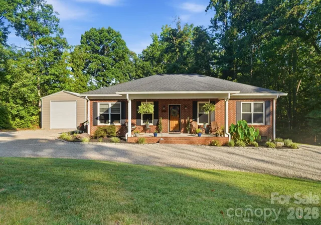 Photo 4 of Single family home for sale at 4739 Mountain Is Dr W, Charlotte, NC 28214 | MLS# 4405083 | Listing updated on 2026-09-28