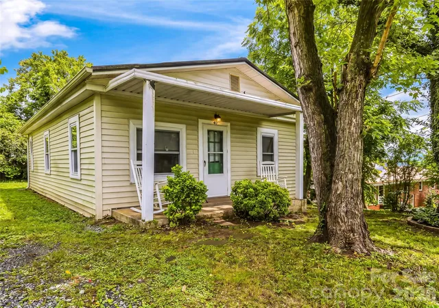 Photo 1 of Single family home for sale at 40 Mulberry St, Asheville, NC 28804 | MLS# 4405091 | Listing updated on 2026-07-31
