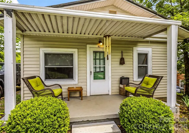 Photo 2 of Single family home for sale at 40 Mulberry St, Asheville, NC 28804 | MLS# 4405091 | Listing updated on 2026-07-31