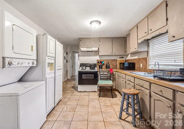 Photo 4 of Single family home for sale at 40 Mulberry St, Asheville, NC 28804 | MLS# 4405091 | Listing updated on 2026-07-31