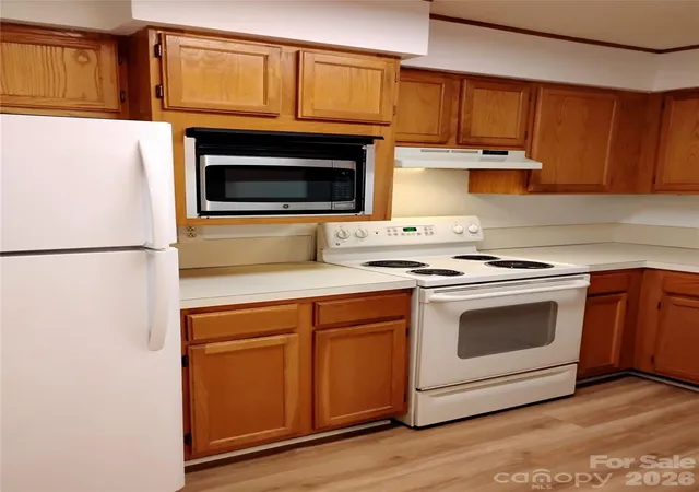 Listing Photo 3 - Condo for sale in building located at 2536 Stradbrook Dr, Charlotte, NC 28210 - Unit #B