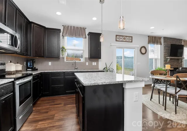Photo 4 of Single family home for sale at 4626 Gibbons Link Rd, Charlotte, NC 28269 | MLS# 4405099 | Listing updated on 2026-09-02