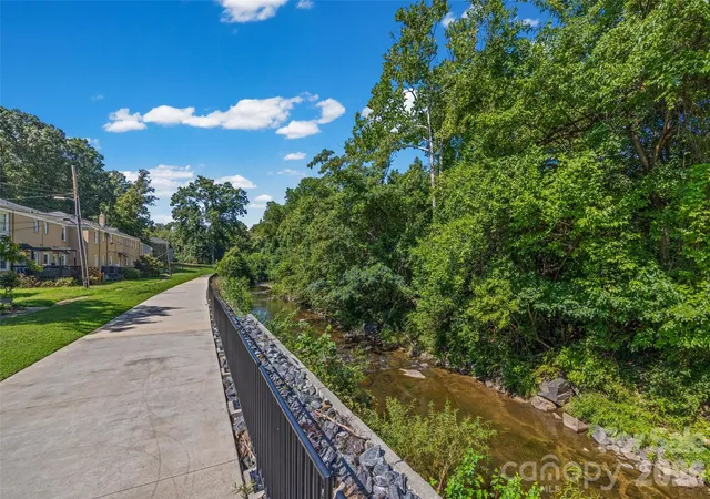 Listing Photo 2 - Condo for sale in building located at 419 Wakefield Dr, Charlotte, NC 28209 - Unit #D