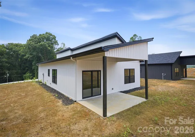 Photo 3 of Single family home for sale at 921 Overlook Dr Sw, Lenoir, NC 28645 | MLS# 4405127 | Listing updated on 2026-09-25